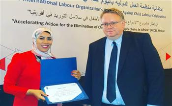 مختار أبو الفتوح يهنئ الصحفية دعاء جابر على جائزة منظمة العمل الدولية