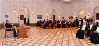 الرئيس السيسي يلتقي ممثلي مجتمع الأعمال ورؤساء كبرى الشركات في سلطنة عمان