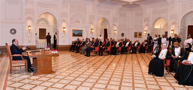 الرئيس السيسي يلتقي ممثلي مجتمع الأعمال ورؤساء كبرى الشركات في سلطنة عمان