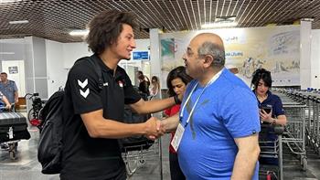 الأولمبية المصرية تكرم علي زين في مطار أحمد بن بلة بالجزائر 