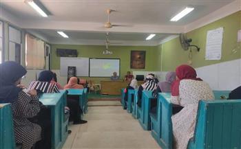 «القومي للمرأة» بالقصير ينظم ندوة توعوية بقاعة المدرسة الثانوية الصناعية بنات
