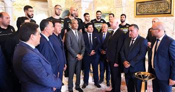 الرئيس التونسي يستقبل فريق الاتحاد الرياضي المنستيري لكرة السلة بمناسبة فوزه ببطولة إفريقيا