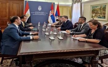 سفير مصر في بلجراد يستعرض التعاون الثنائي والتطورات الإقليمية مع وزير خارجية صربيا