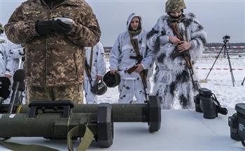 صحيفة كندية: مسؤولون أوكرانيون يبيعون الأسلحة الغربية المقدمة لكييف بشكل غير قانوني