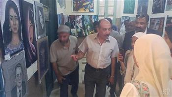 رئيس مدينة القصير يتفقد معرض رهانو للوحات الفنية والمشغولات اليدوية