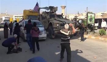 "سانا": أهالي قرية حامو بريف القامشلي يطردون بمساندة الجيش السوري رتلا للجيش الأمريكي