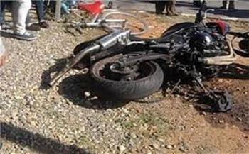 إصابة 4 أشخاص بينهم طفلان في حادث انقلاب دراجة نارية بقنا 