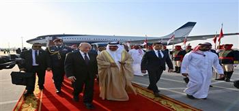 رئيس المجلس الرئاسي اليمني يصل إلى البحرين