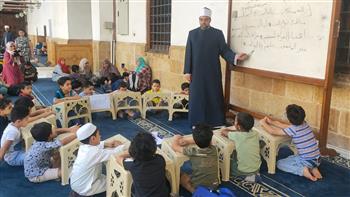 رواق الأطفال يستقبل حفظة القرآن الكريم بالحلوى في الجامع 
