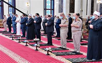 أداء الرئيس السيسي صلاة العيد في مسجد المشير يتصدر اهتمامات صحف القاهرة