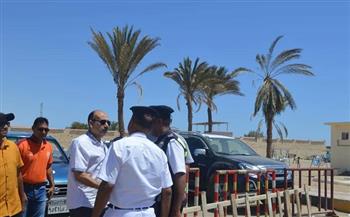 في ثانى أيام عيد الأضحى.. رئيس مدينة القصير يتفقد الخدمات بالشاطئ العام