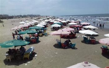 محافظ بورسعيد: توافد المواطنين على الشاطئ في ثاني أيام العيد وسط أجواء من الفرحة