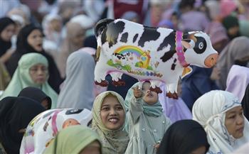 مع انتشار الحمى القلاعية.. مسلمو إندونيسيا يحتفلون بعيد الأضحى