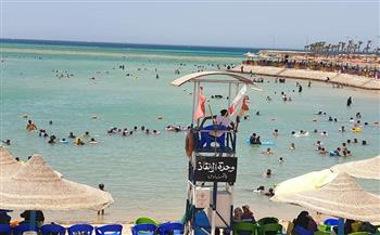 استمرار توافد المواطنين والزائرين على شواطئ منتجع العائلات في ثالث أيام عيد الأضحى المبارك 