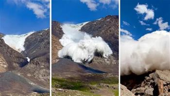 نجاة سياح بأعجوبة.. لحظات مذهلة لـ انهيار جليدي ضخم في منطقة جبلية (فيديو)