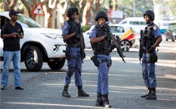 شرطة جنوب أفريقيا تعتقل 3 اشخاص على خلفية مقتل 21 شابا داخل ناد ليلي بجنوب شرق البلاد