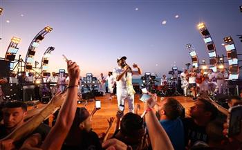 تامر حسني يتألق في حفل غنائي بالعلمين الجديدة (صور)