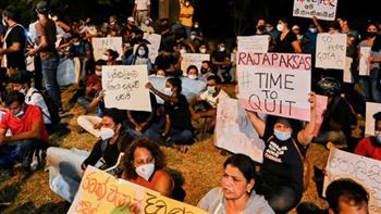 سريلانكا: فرض حظر للتجوال في العاصمة وضواحيها حتى الخامسة صباحا
