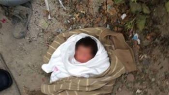 العثور على طفلة حديثة الولادة أمام شقة بشبرا الخيمة 