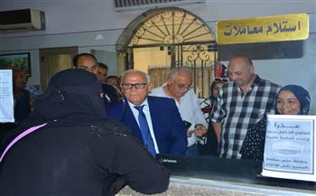 محافظ بورسعيد يتفقد العمل بالمركز التكنولوجي لخدمة المواطنين في حي العرب