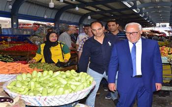 محافظ بورسعيد يطمئن على توافر السلع الغذائية بأسعار مناسبة   