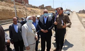 محافظ القاهرة يتفقد أعمال إزالة المساكن المقامة على حافة جبل الجبخانة