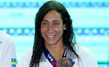 فريدة عثمان تتوج بذهبية البطولة العربية للسباحة في سباق 100 متر فراشة