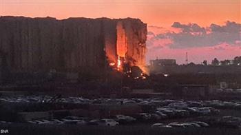 حريق وسحب دخانية بصوامع القمح بميناء بيروت ووزير الداخلية يكلف الدفاع المدني بالتعامل