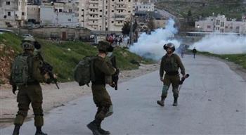 الخليل: إصابة عامل فلسطيني برصاص الاحتلال الاسرائيلي على حاجز "ترقوميا"