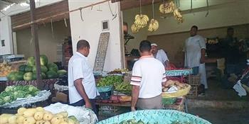 استمرار الحملات التفتيشية على سوق الخضار بـ«القصير»