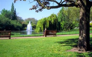 الحرارة الشديدة تغيّر وجه ومعالم وأحوال حديقة هايد بارك بـ لندن .. فيديو 