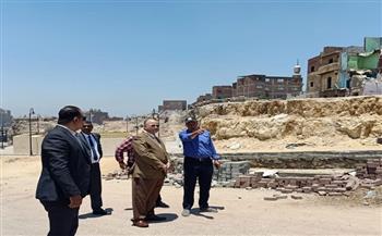 محافظ القاهرة يتفقد أعمال إزالة المساكن داهمة الخطورة بمنطقة الجبخانة