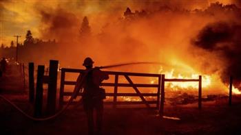 النيران تلتهم مقاطعة في كاليفورنيا الأمريكية