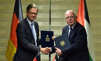 المالكي يوقع اتفاقية تعاون مع الحكومة الألمانية