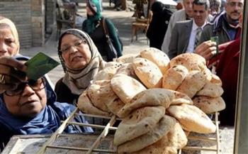 الحكومة تنفي اعتزامها إلغاء دعم الخبز لأصحاب البطاقات التموينية