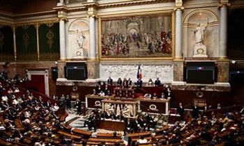 البرلمان الفرنسي منقسم بسبب ربطات العنق