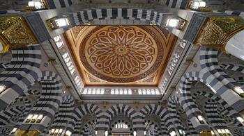 "قباب متحركة" تُوفّر الأجواء الملائمة والصحية للمصلين في المسجد النبوي