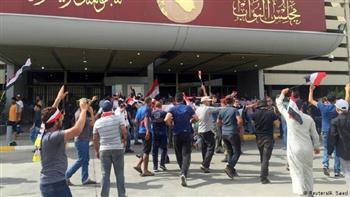 بدء انسحاب المتظاهرين من مبنى البرلمان والمنطقة الخضراء ببغداد