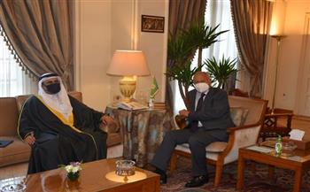 "العسومي " يؤكد أهمية تعزيز التعاون بين البرلمان العربي وجامعة الدول العربية 