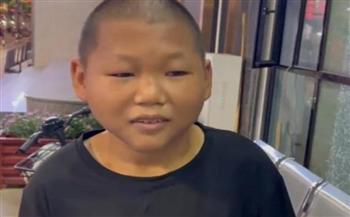 كطفل بعمر 7 سنوات.. صيني يفشل في الحصول على عمل بسبب شكله