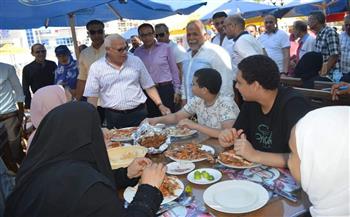 محافظ بورسعيد يتفقد سوق الأسماك الجديد بحي العرب لمتابعة سير العمل