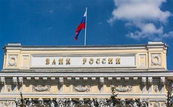 مجلة "فوربس": البنك المركزي الروسي يستعد لمنع تداول الدولار واليورو في بورصة موسكو