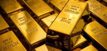 الذهب يرتفع عند التسوية لكنه يهبط 2.5% خلال يوليو