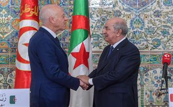 الرئيس التونسي يصل إلى الجزائر للمشاركة في احتفالاتها بالذكرى الستين لعيد الاستقلال