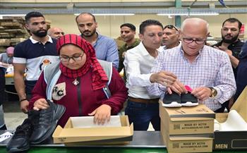 الغضبان يتفقد مصنع إنتاج الأحذية بشرق بورسعيد