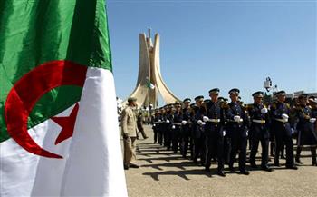 الجزائر تحيي ستينية الاستقلال باحتفالات واستعراض عسكري ضخم