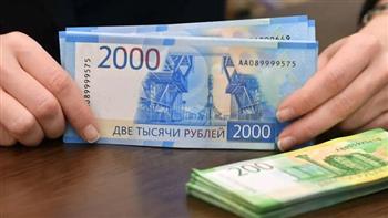الروبل يتراجع أمام الدولار في بورصة موسكو