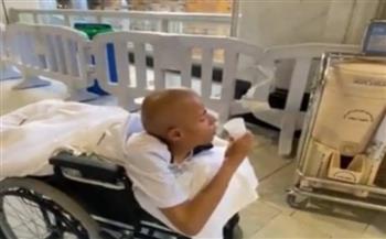 لبيك اللهم لبيك.. شاب روسي يؤدي فريضة الحج رغم إعاقته الكاملة (فيديو)