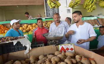 استعدادا لـ عيد الأضحى .. مواصلة الحملات التفتيشية على سوق الخضار بالقصير 