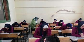 طلاب الثانوية العامة ينتهون من امتحان مادة اللغة الأجنبية الأولى